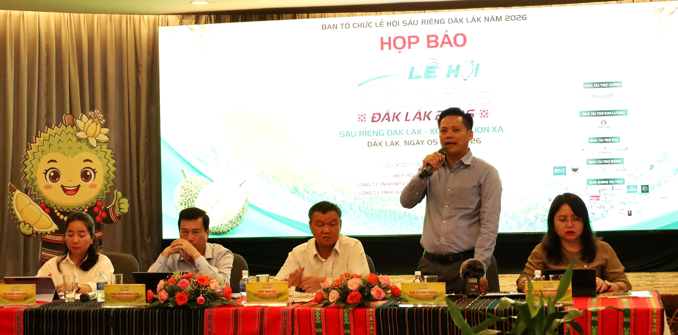 Họp báo 4-THehKMpu